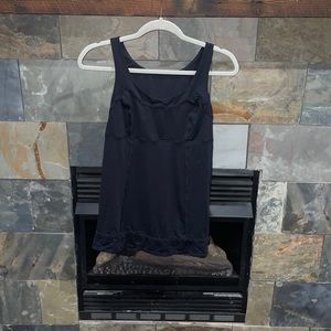 0422 lululemon Yoga top with cinch at waist size 6
